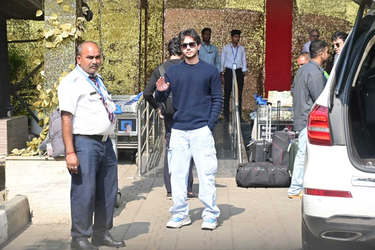 <p>Sohail Khan`s son Nirvaan Khan was spotted at the domestic airport dressed in casuals as he headed out of the city.</p>